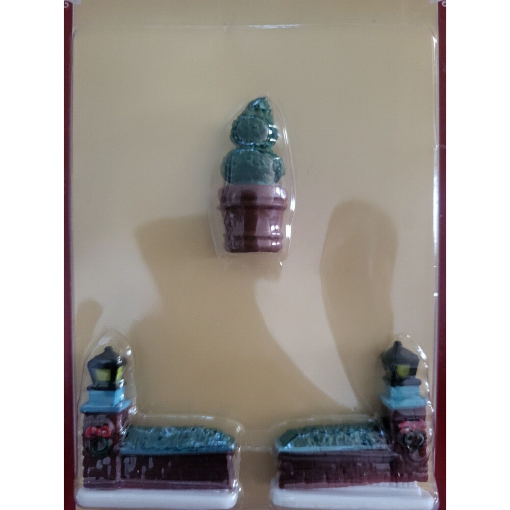Lot of 2 Christmas Cobblestone Corners Village Miniatures Landscaping Wall Shrub - Picture 2 of 3